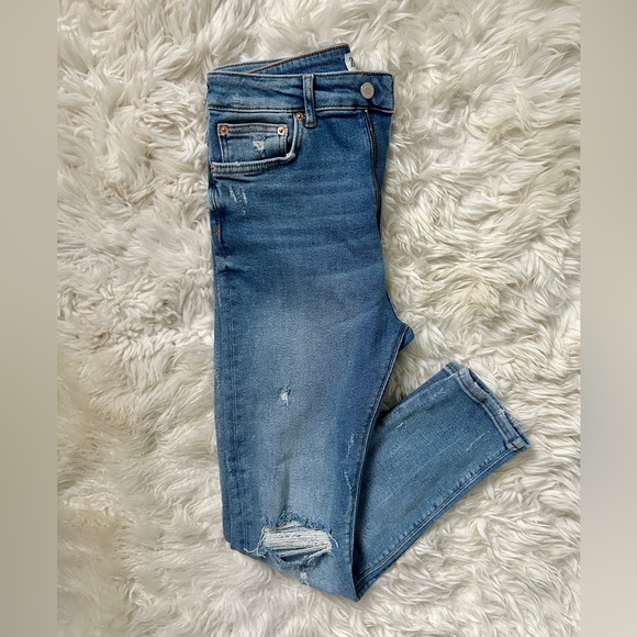 Zara High Waisted Ripped Jeans, sz 8 - Picture 2 of 4